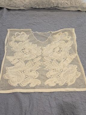 Beautiful White Floral Lace Overlay Top Size XL!